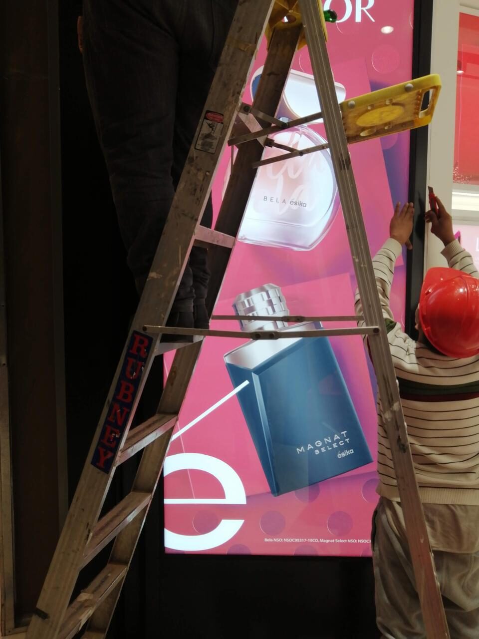 Caja de luz Esika Mall Plaza Comas