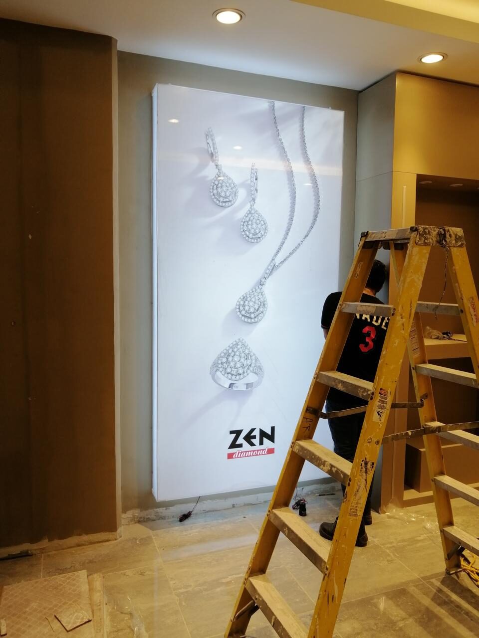 Caja de luz tienda Zen CC El Polo