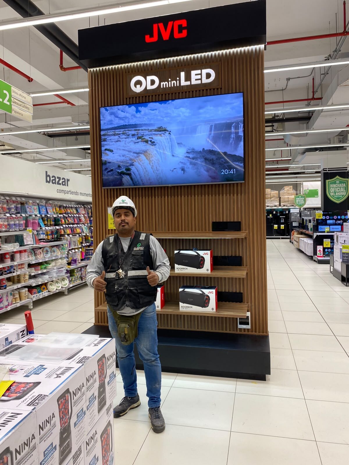 Implementación mueble de TV JVC Tottus Real Plaza Puruchuco