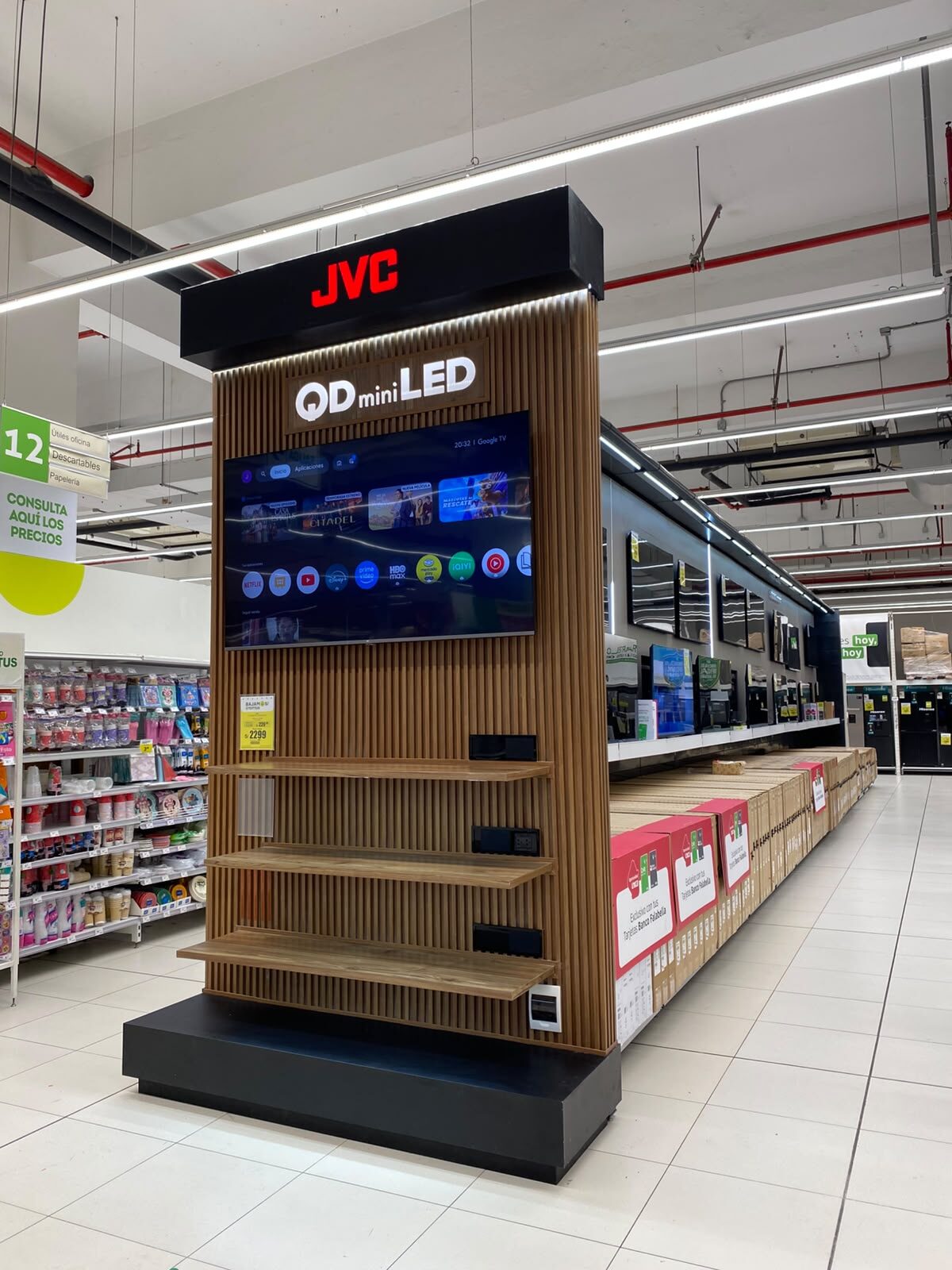 Implementación mueble de TV JVC Tottus Real Plaza Puruchuco