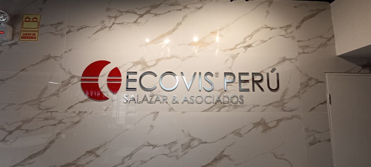 Letrero Ecovis Perú y porta afiche acrílico