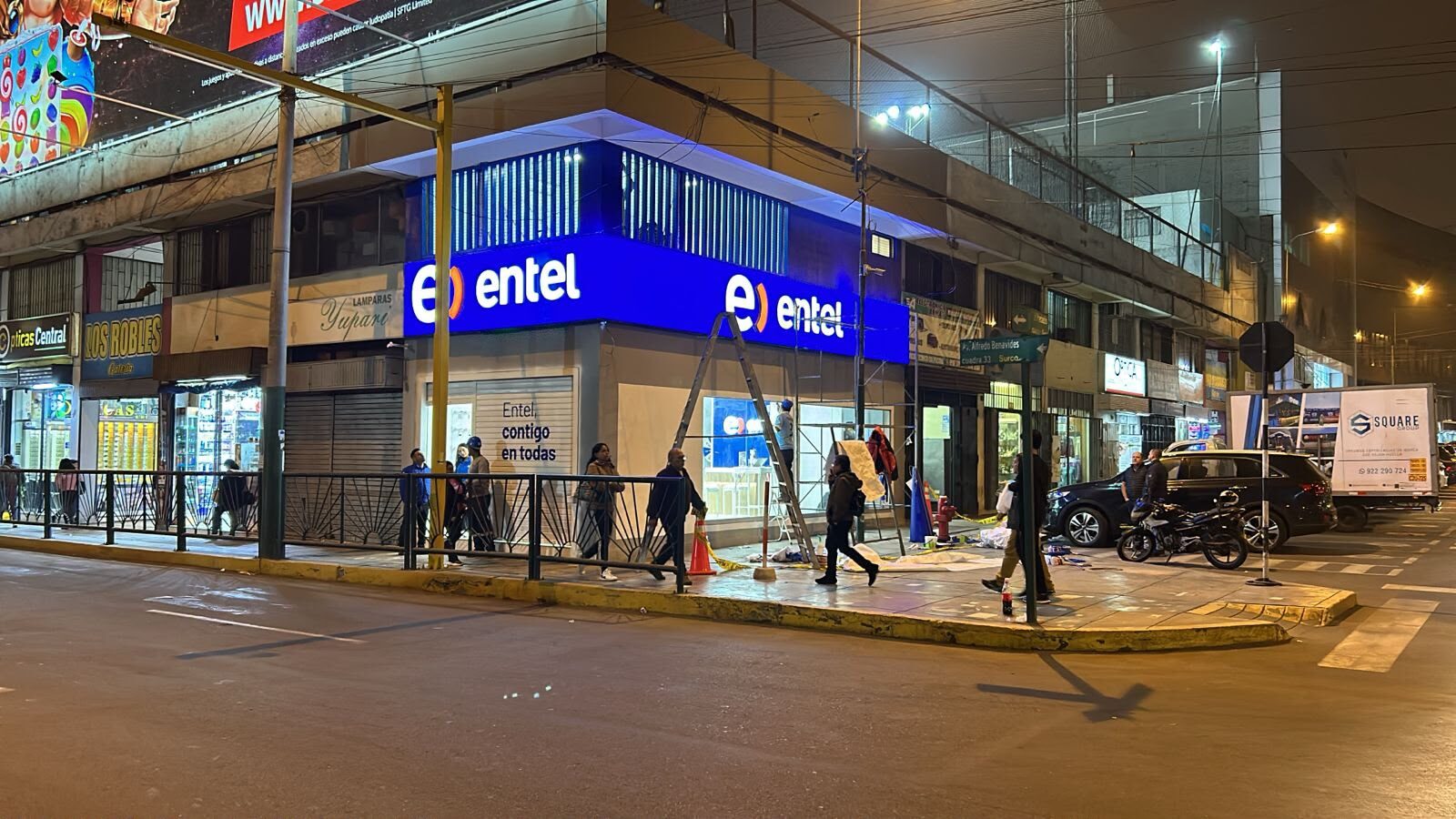 Letrero luminoso tienda Entel Tex Higuereta
