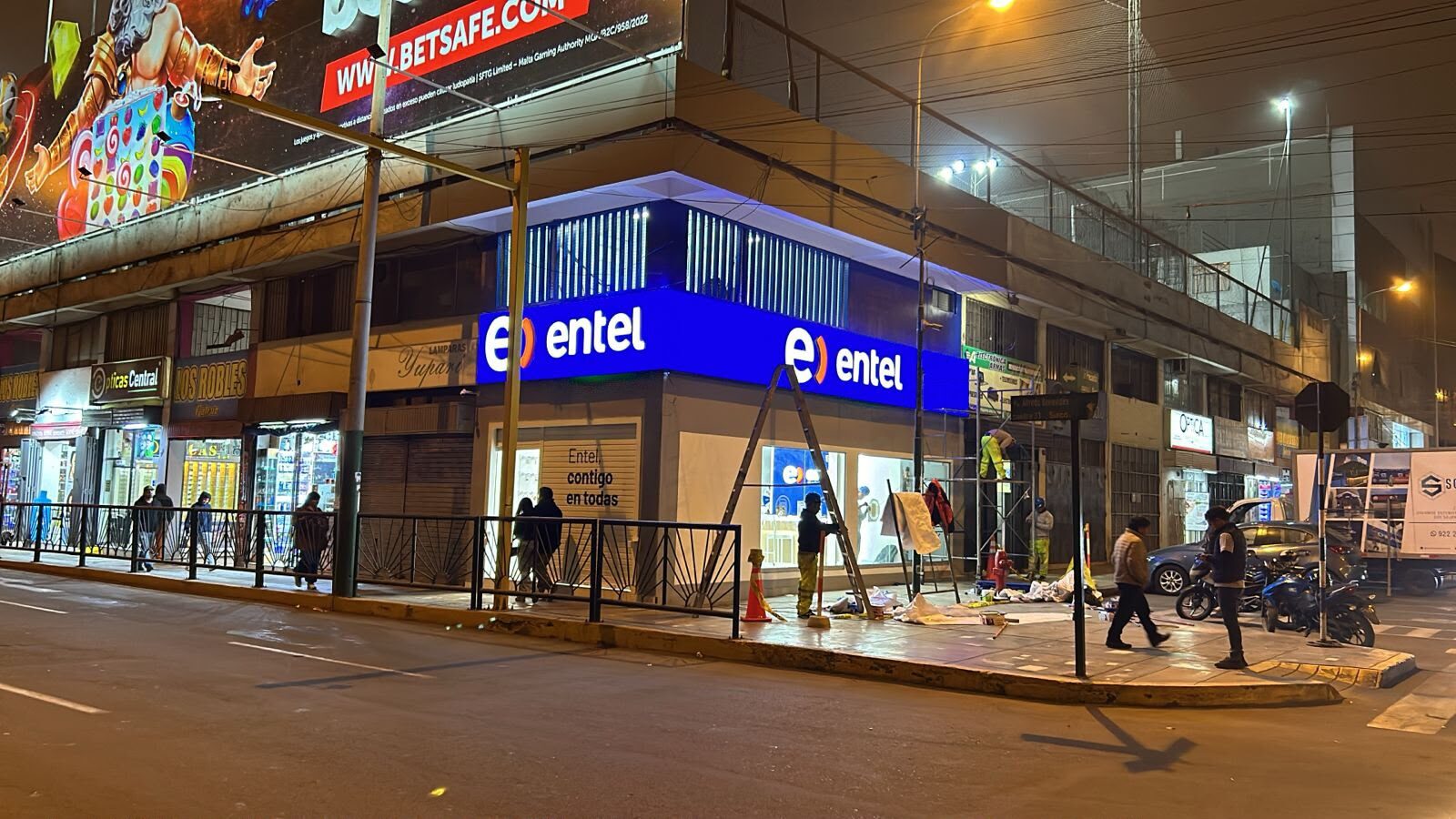 Letrero luminoso tienda Entel Tex Higuereta