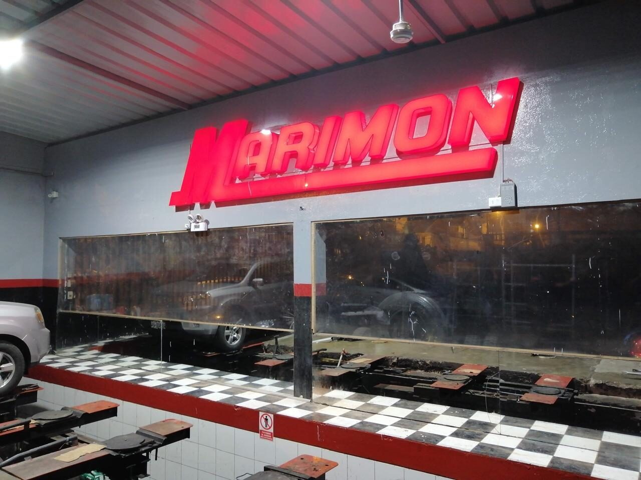 Letrero Marimon en Deeles de Yokohama en Av. Agamos Surquillo