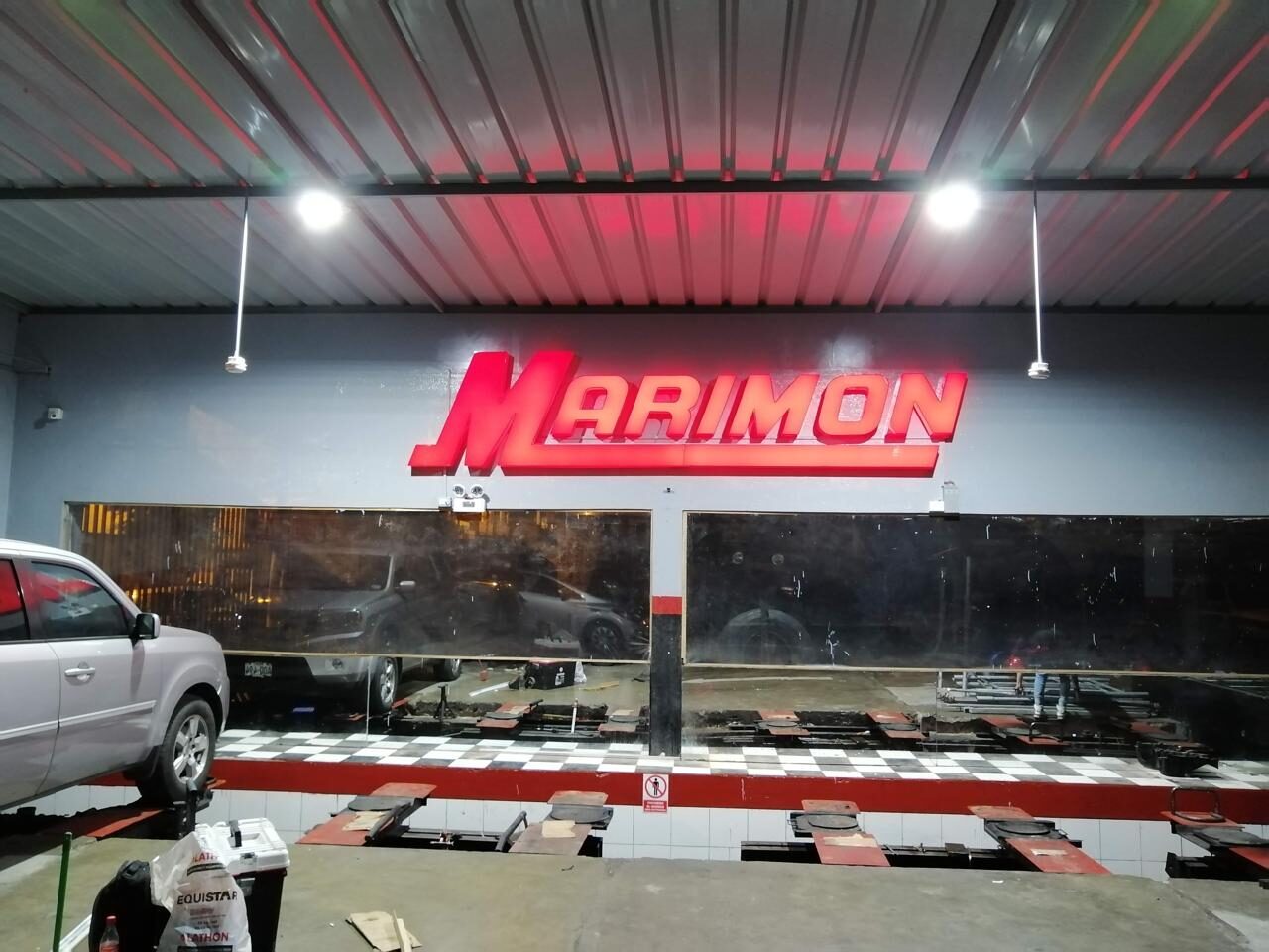 Letrero Marimon en Deeles de Yokohama en Av. Agamos Surquillo