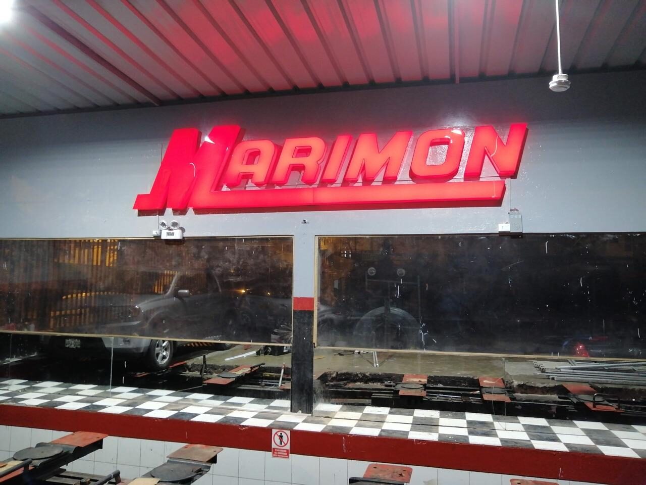 Letrero Marimon en Deeles de Yokohama en Av. Agamos Surquillo