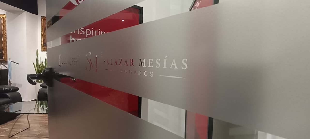 Letrero Salazar Mesías y Brande O cenefa pavoada