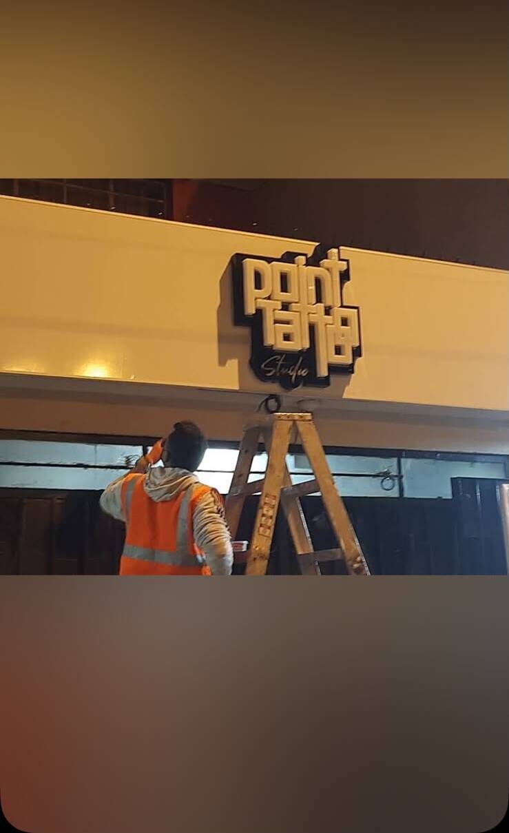 Letreros luminosos varios